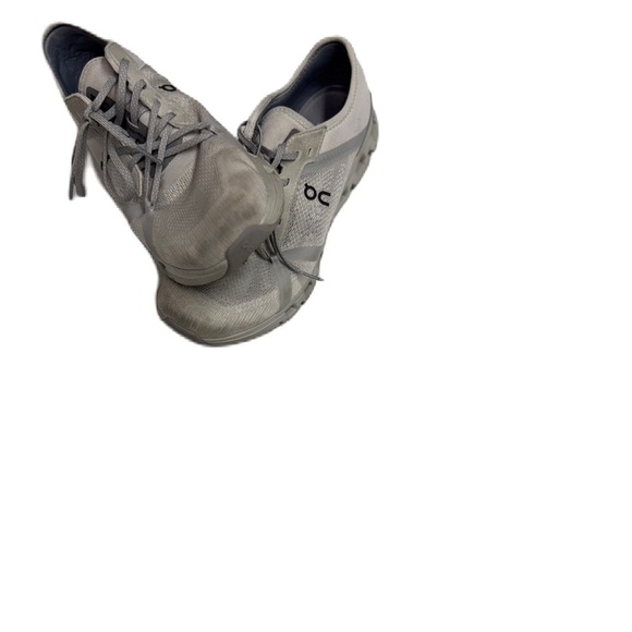 On Cloud Running Light Gray Athletic Shoes sz 10 - Picture 2 of 4